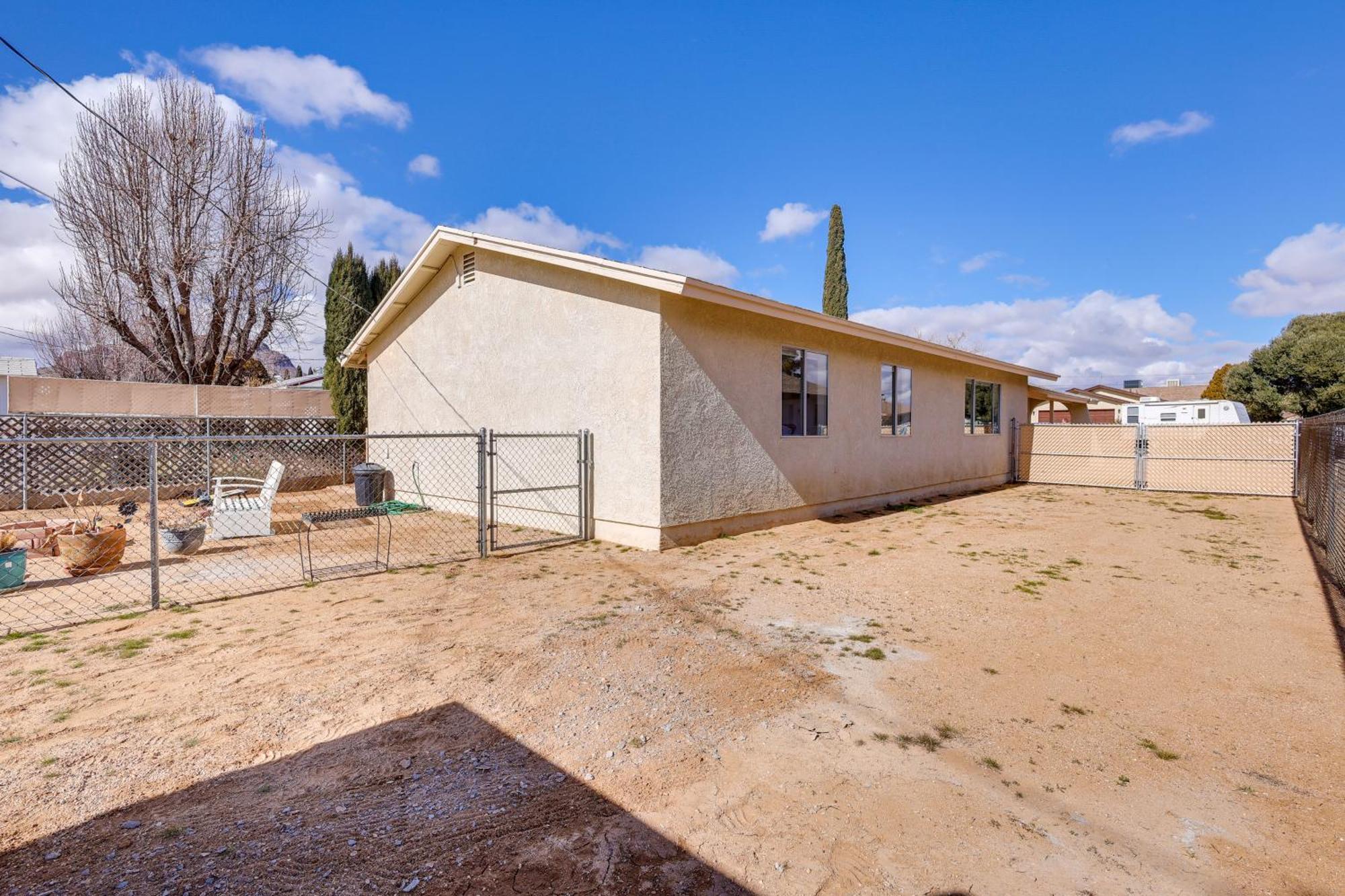 Kingman Vacation Rental With Yard And Fire Pit Luaran gambar