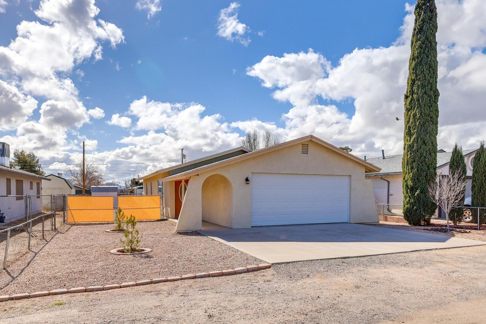 Kingman Vacation Rental With Yard And Fire Pit Luaran gambar